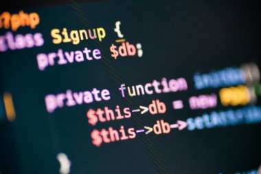PHP kod satırı bir monitörde