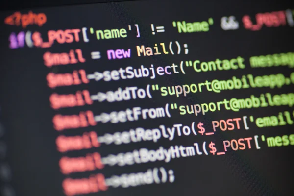 PHP kod satırı bir monitörde