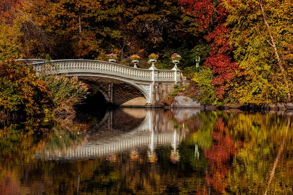 Nova Iorque Eua Novembro 2020 Beautiful Foliage Colors Bow Bridge — Fotografia de Stock