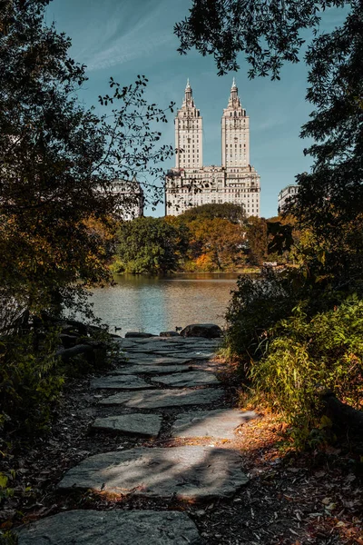 ニューヨーク市 アメリカ 11月5 2020 サンレモ中央公園の美しい葉の色ニューヨーク ロイヤリティフリーのストック写真