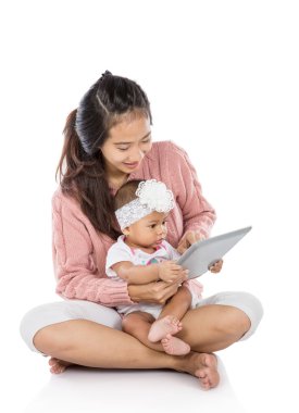 Tablet kullanma bebek kadınla