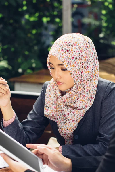 Geschäftstreffen in einem Café — Stockfoto