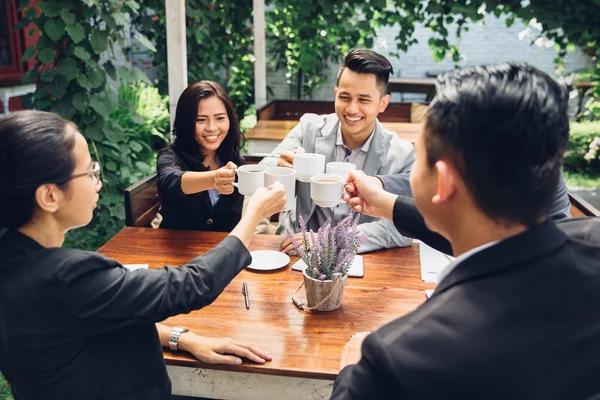 Business vrienden juichen — Stockfoto