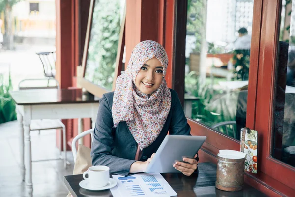 Geschäftsfrau in Kaffeepause — Stockfoto