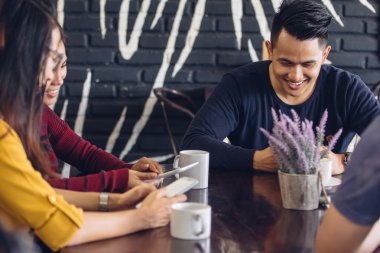 akıllı telefon arayan arkadaşlar