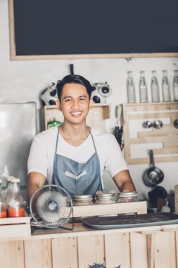 Kafe çalışanları iş başında.