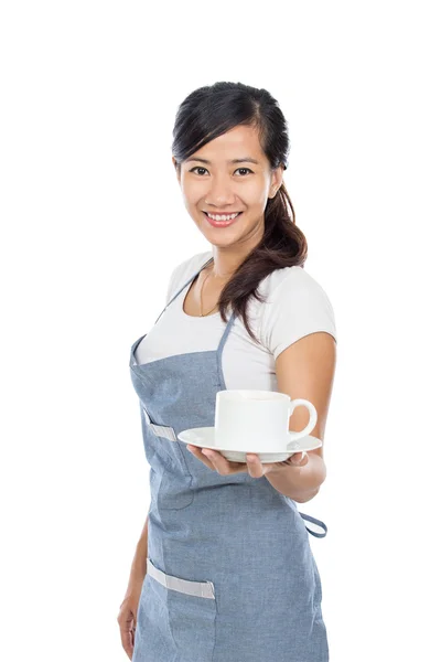 Kellnerin serviert Kaffee — Stockfoto