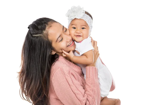 Mujer sosteniendo bebé niña — Foto de Stock