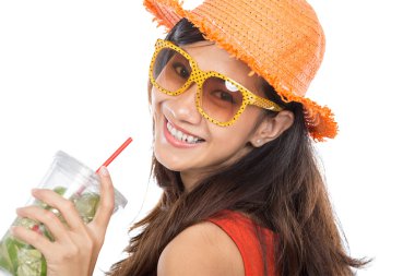 kadının taze limon suyu