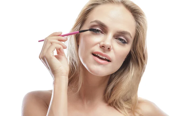 Woman applying mascara — Stock Photo, Image