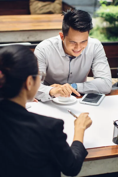 Proceso de trabajo en la reunión de negocios —  Fotos de Stock