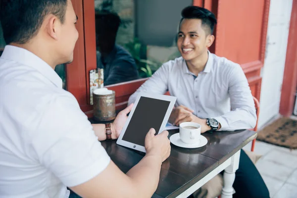 Reunión de negocios en un café — Foto de Stock