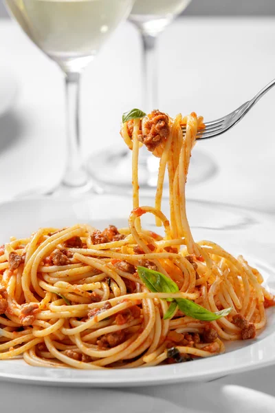Italian spaghetti bolognese topped — Stock Photo, Image