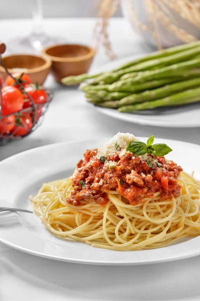 Italian spaghetti bolognese topped — Stock Photo, Image