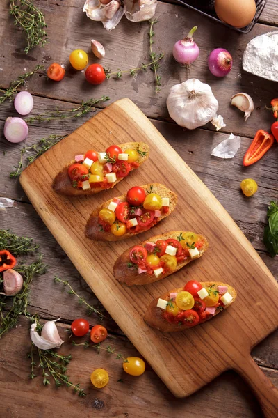 Italiensk hjemmelavet bruschetta - Stock-foto