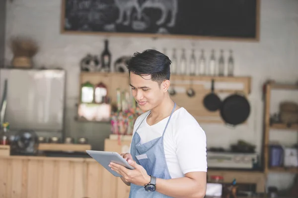 Kleine ondernemer in de coffeeshop — Stockfoto