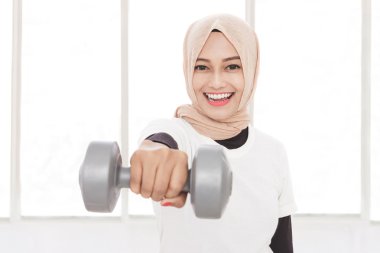 Sportif Asyalı halter kaldırma