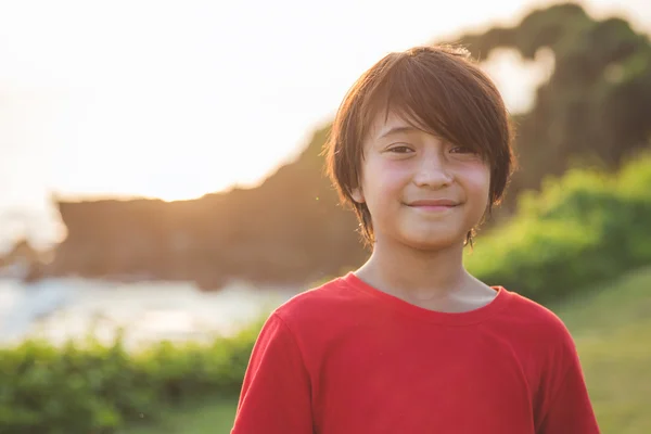 公園で幸せな少年 — ストック写真