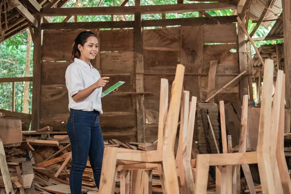 Young women furniture entrepreneurs use tablet pc