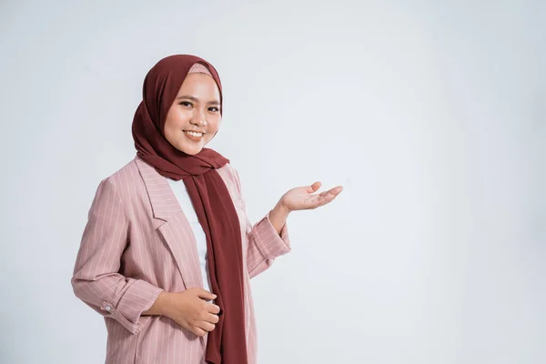 Foto wanita muslim yang bahagia — Stok Foto