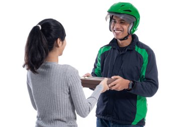 uber kurye müşteriye paket gönderiyor