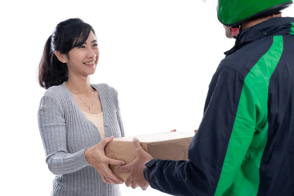 Delivery courier with helmet and uniform sending package — Stock Photo, Image