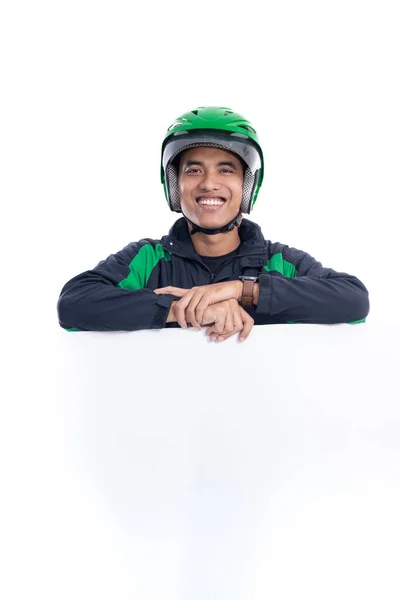 Uber rider con casco con tablero blanco en blanco —  Fotos de Stock