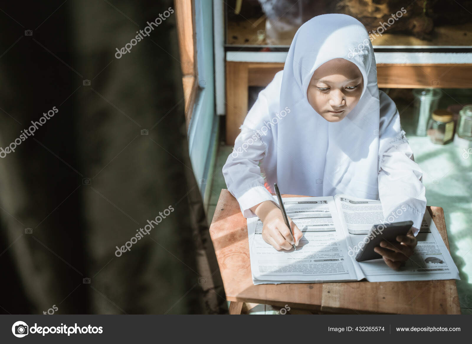 Indonesian schoolgirl 