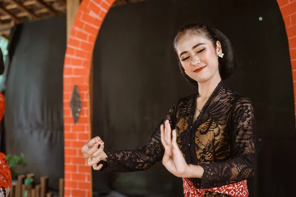 Potret dari seorang penari tradisional javanese — Stok Foto