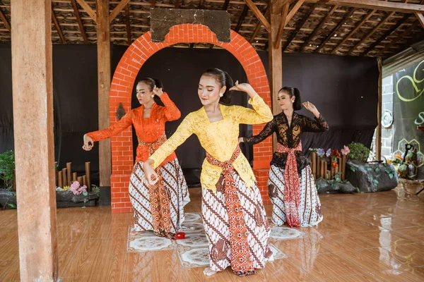 Portret tradycyjnych tancerzy javanese — Zdjęcie stockowe