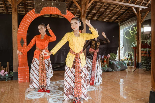 Portret tradycyjnych tancerzy javanese — Zdjęcie stockowe