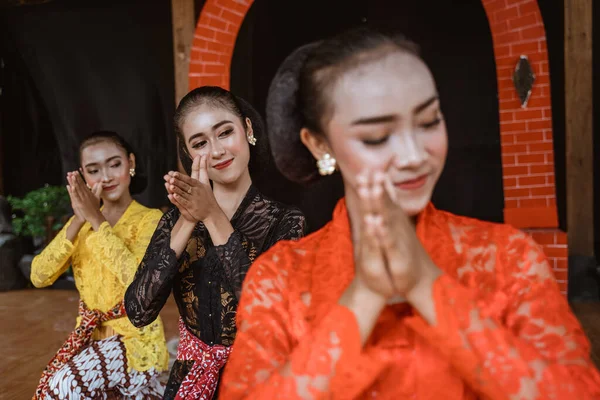 Яванські танцюристи є частиною індонезійської культури. — стокове фото