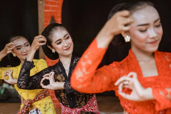 Porträtt av en traditionell javanesisk dansare — Stockfoto