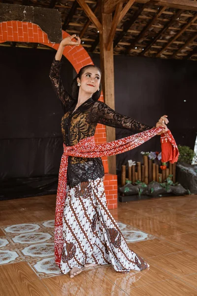 Porträt einer traditionellen javanischen Tänzerin — Stockfoto
