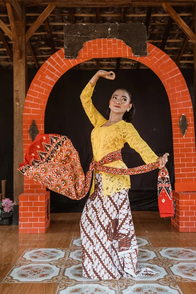 Porträtt av en traditionell javanesisk dansare — Stockfoto