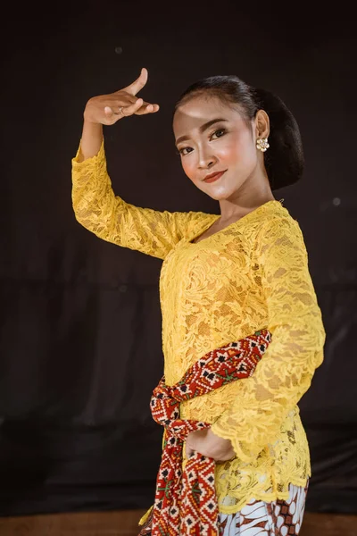 전통적 인 자바 댄서들의 모습 — 스톡 사진