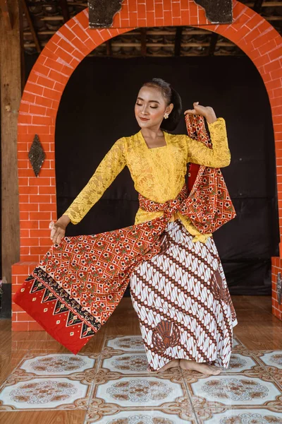 Porträtt av en traditionell javanesisk dansare — Stockfoto