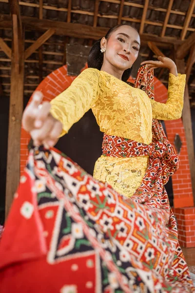 Porträt einer traditionellen javanischen Tänzerin — Stockfoto