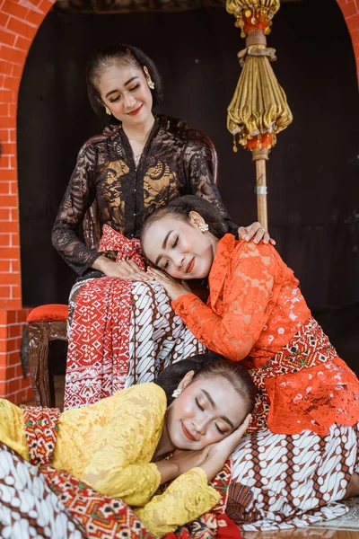 Portret kobiety nosić tradycyjny kostium javanese — Zdjęcie stockowe