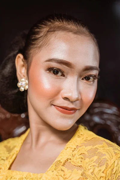 Portret van jonge Javaanse vrouw — Stockfoto