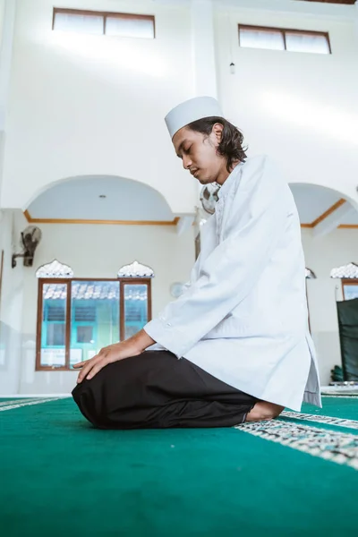 Man muslim doing prayer — Stock Photo, Image