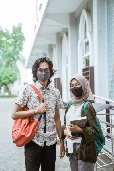 Portrait students wearing masks