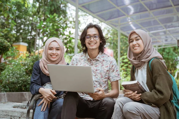 Portrait students looking at a camera together — Stock Photo, Image