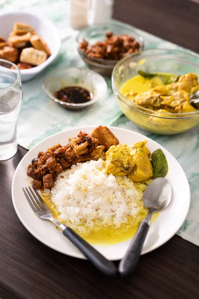 Zelfgemaakt koken Indonesisch eten — Stockfoto