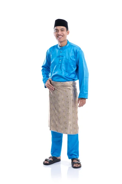穿着缎子衣服的马来西亚人男性 — 图库照片