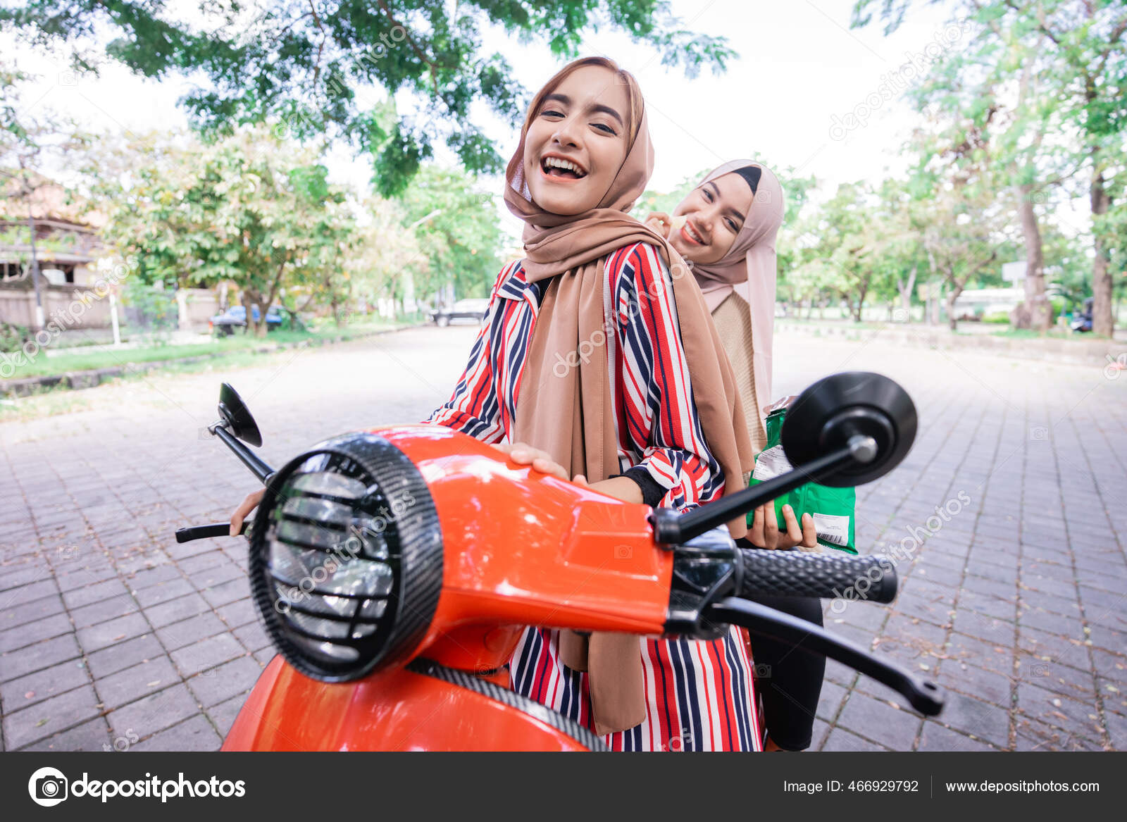 Happy muslim friend riding motorcycle scooter together — Stock