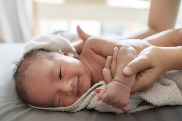 New born infant taking a bath in the morning — Stock Photo, Image