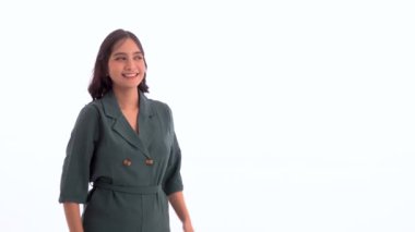 Mutlu iş kadını portresi sunar