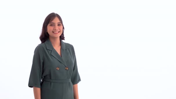 Mujer de negocios feliz retrato presentando — Vídeos de Stock