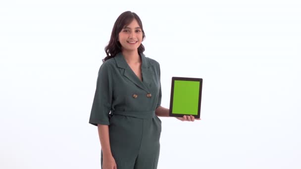 Happy business woman portrait with tablet — Wideo stockowe